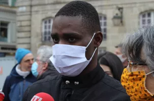 Madama a été conduit au centre de rétention de Lyon.