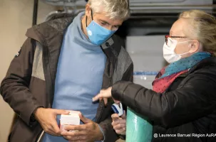 Livraison d’oxymètres et de surblouses au Puy le 21 novembre.