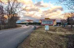 Une voiturette et un tracteur se sont percutés à la sortie de Solignac-sur-Loire.