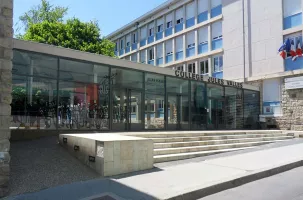 Le collège Jules Vallès du Puy-en-Velay.