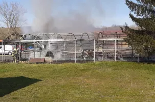 La serre de 400m2 du Centre d'Aide par le Travail de Langeac est partie en fumée.