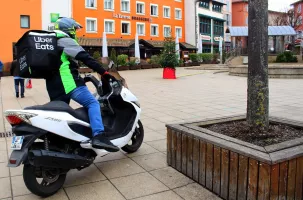 Uber Eats cherche une quinzaine de livreurs au Puy.