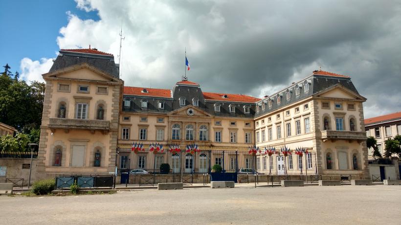 A l'occasion de la Journée Internationale des Migrants, les syndicats Sud Education 43, FSU 43 et CGT Educ'action 43 préparent un rassemblement militant devant la préfecture du Puy le mercredi 16 décembre. 