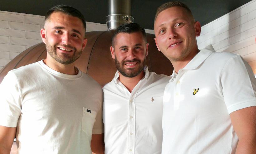  Florent Mercier – Co fondateur / Jonathan De Sanctis – Co dirigeant David Cellier – Co fondateur de Pizza Cosy